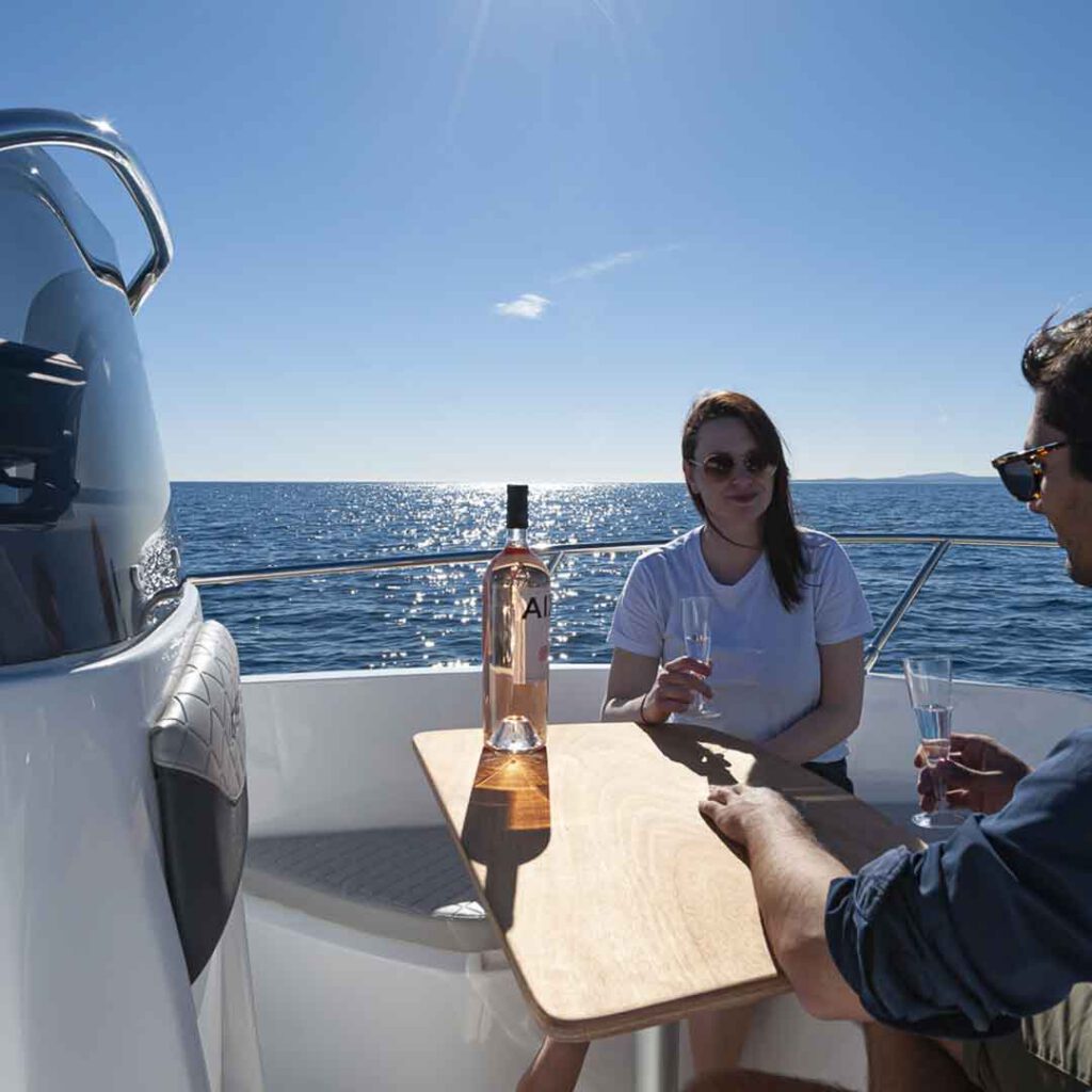 Aperitivo in barca sul lago di Garda