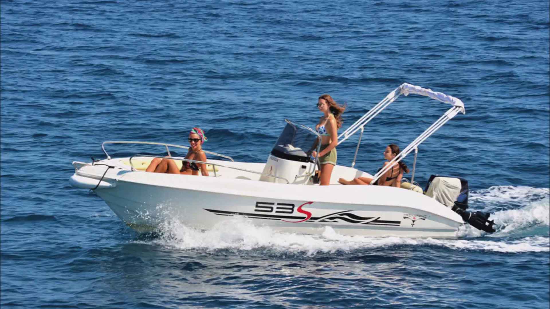Barca a noleggio senza patente modello Trimarchi 53S